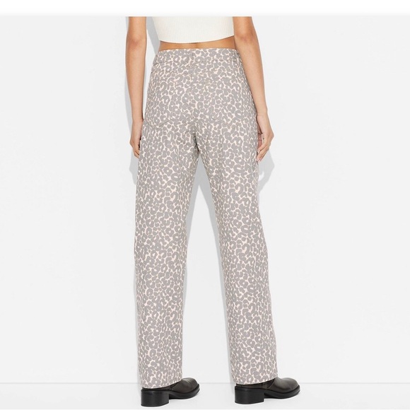 NWT- Women Mid Rise Relaxed Straight Leg- Brown Leopard Jean - Picture 3 of 8